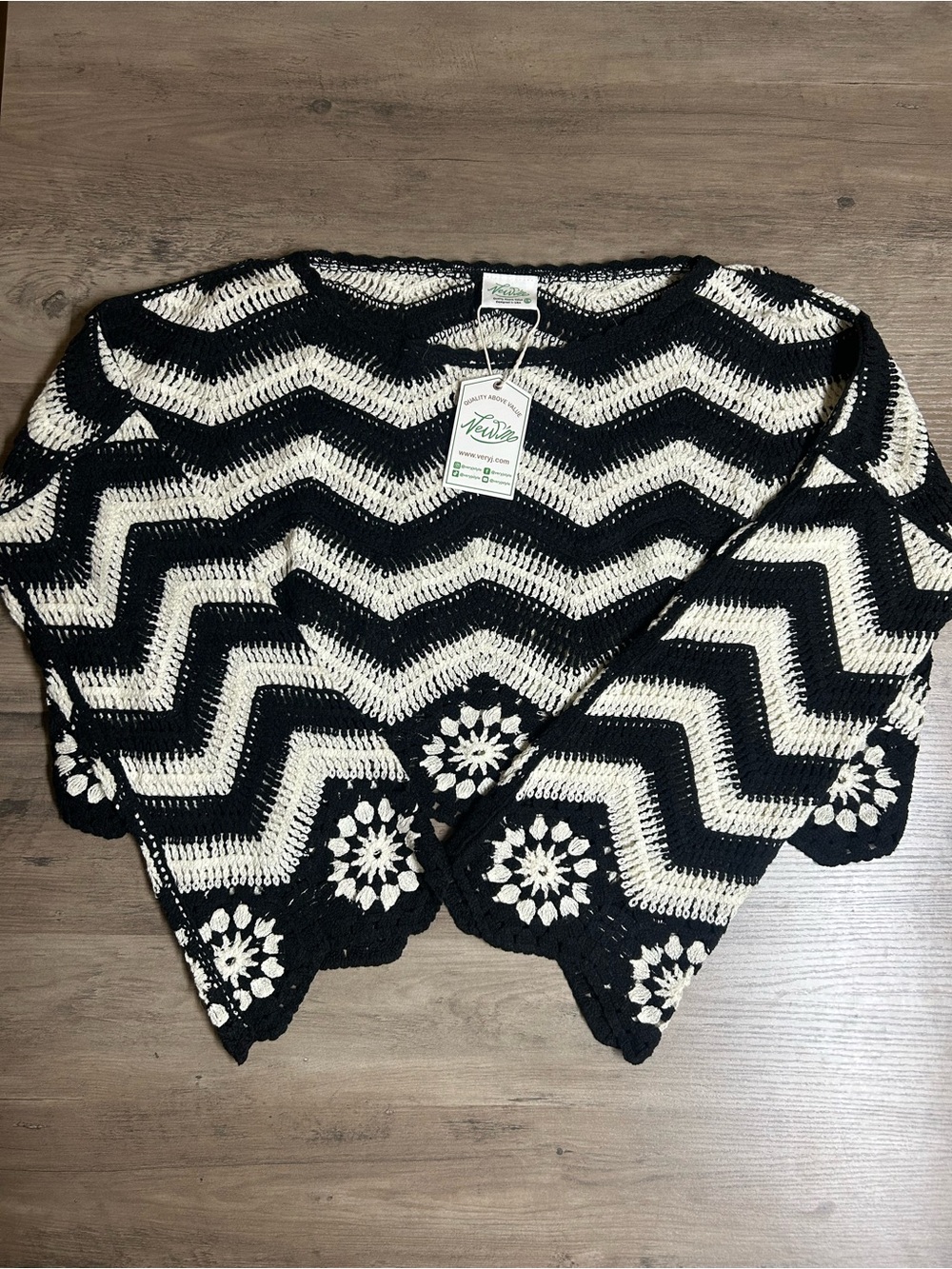 Very J Black & White Chevron Crochet Sweater S/M